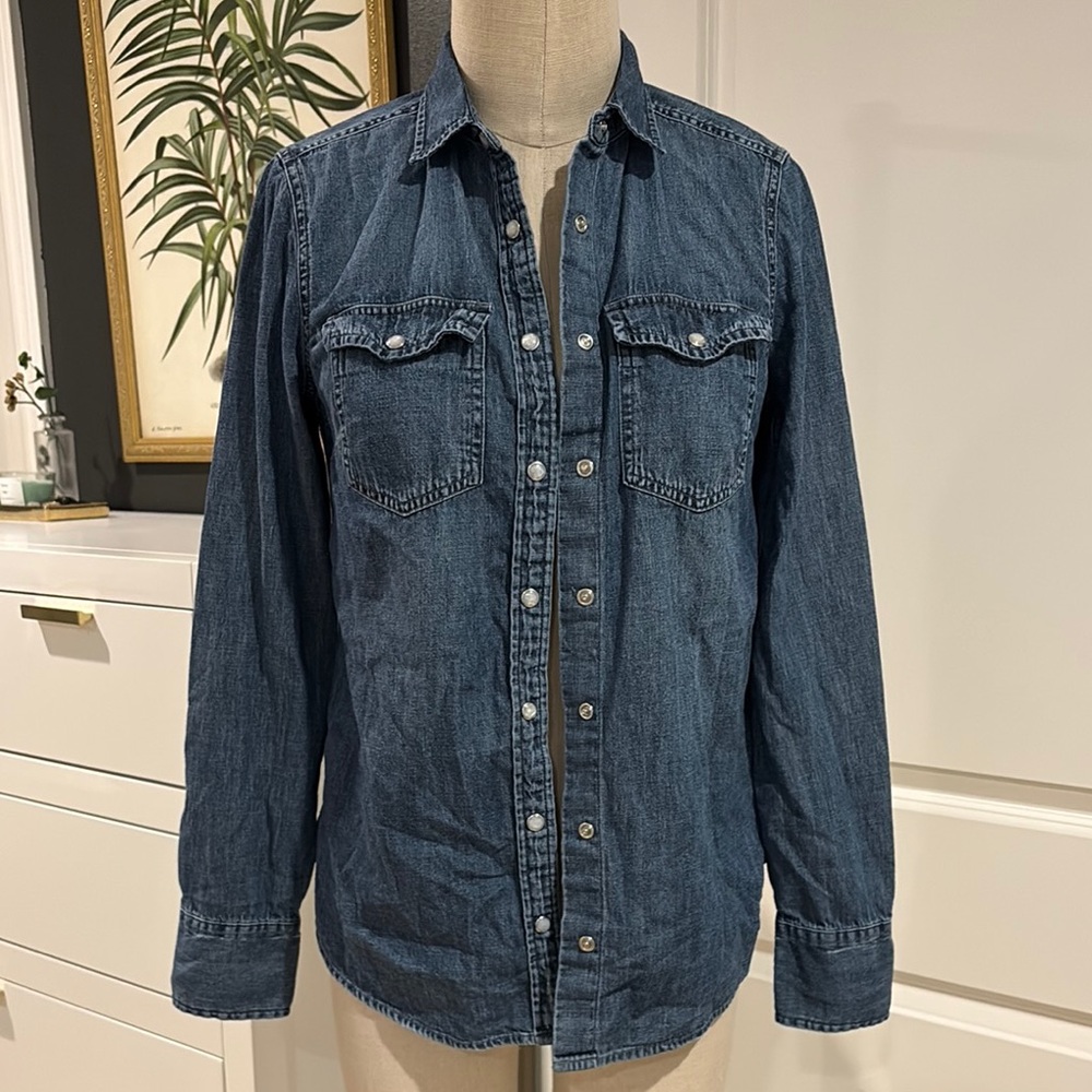 EUC J Crew Denim Button-Up Shirt Pearl Snaps Sz 2 Very Nice! B13